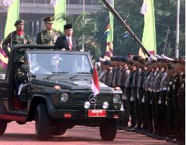 Habibie reviews military on its 54th anniversary